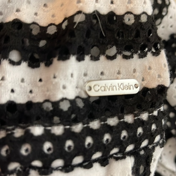 Calvin Klein Swim beach cover up in crochet in black and white PM - Picture 8 of 8